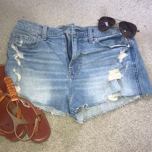 Hollister Vintage High Rise Jean Shorts! 😊